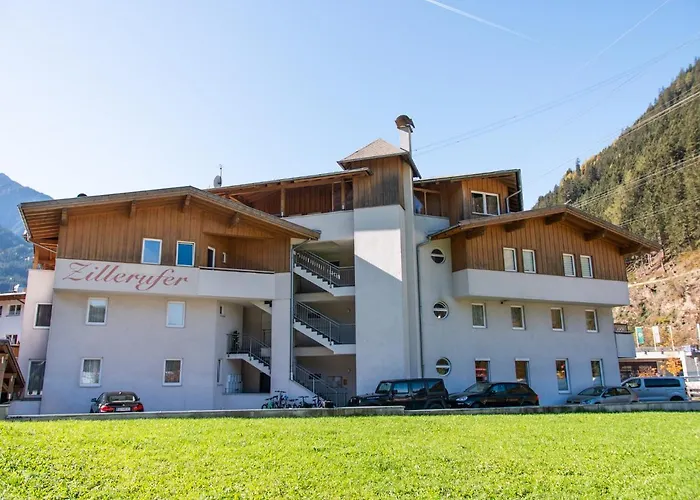 423 - Penthouse Centrum Near Area *