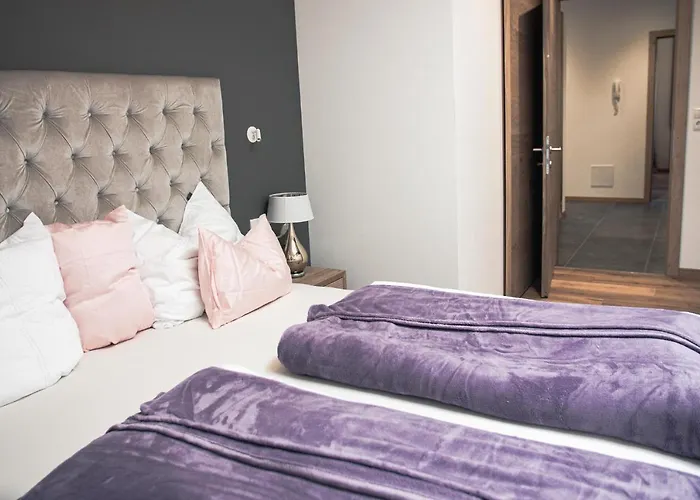 423 - Penthouse Centrum Near Area شقة *